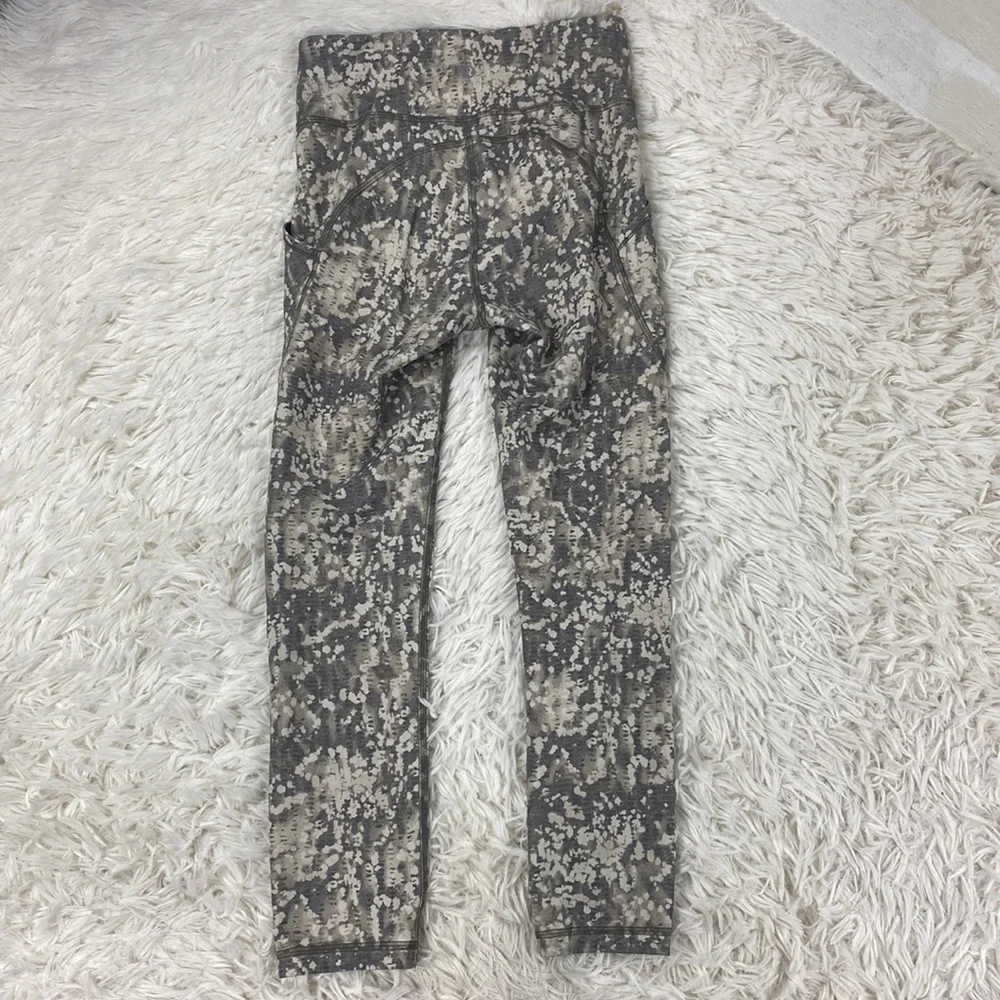 Lululemon Invigorate High-Rise Crop 23
